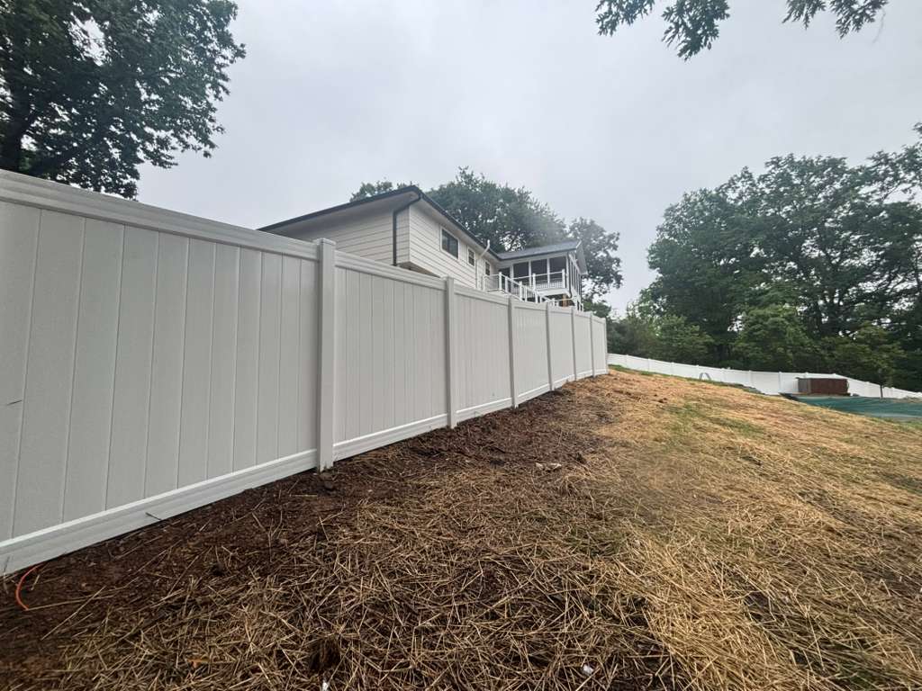 White vinyl fence installation in Chattanooga TN